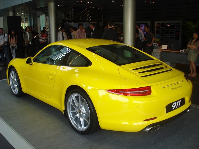 911 Carrera được Porsche Việt Nam phân phối với 4 phiên bản.